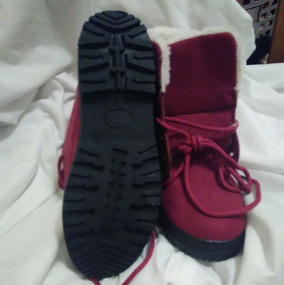 Maroon ankle boots- size 9 (fits like an 8) - Picture 3 of 5